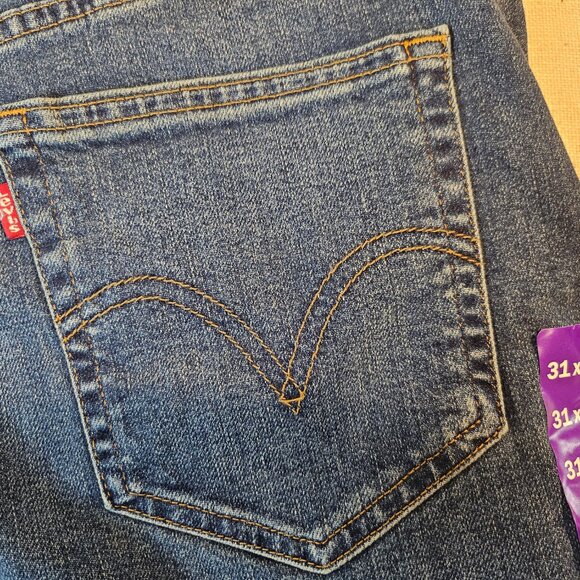 Levi's Women's High Waisted Mom Jeans - Size 31/29 - Picture 8 of 9